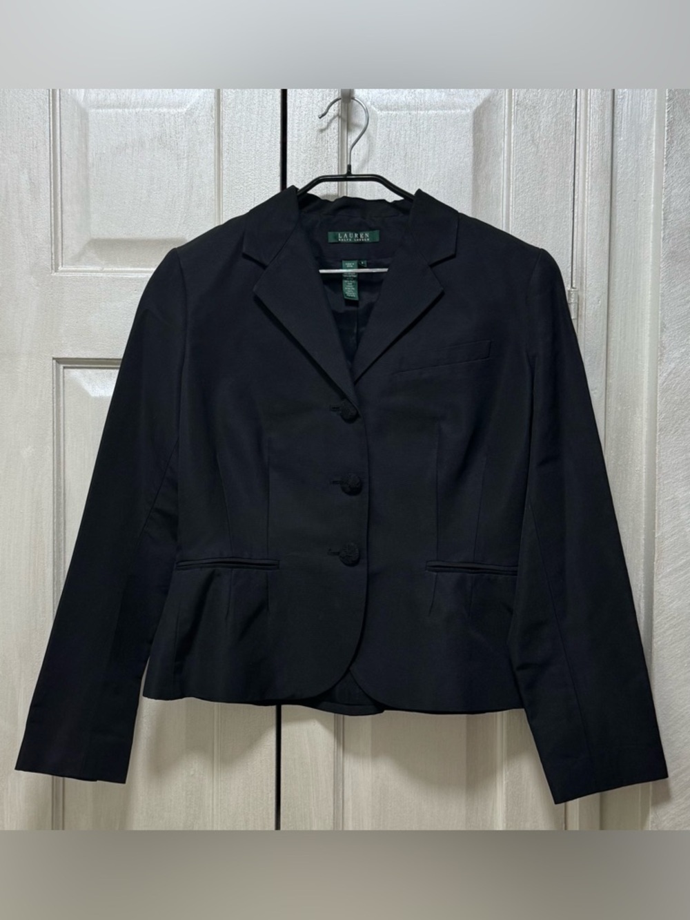 Lauren Ralph Lauren Women Size 8 black three-button peplum blazer